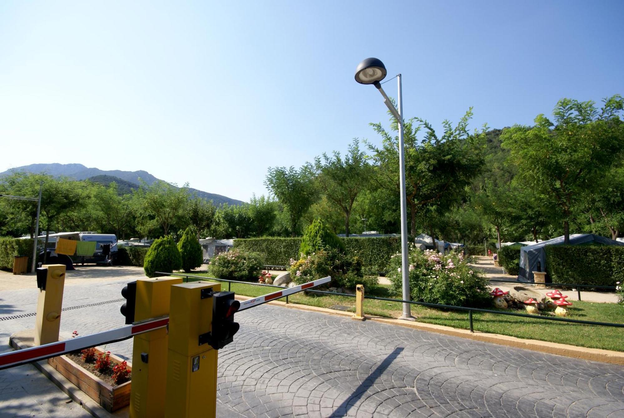 Готель Camping Bassegoda Park Albanya Екстер'єр фото